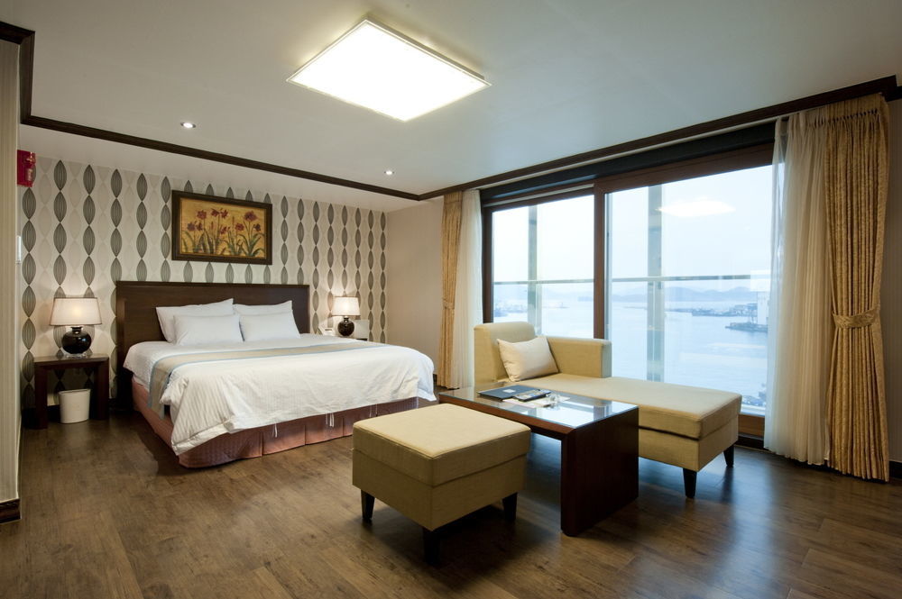 Tongyeong Anchovy Tourist Hotel Buitenkant foto