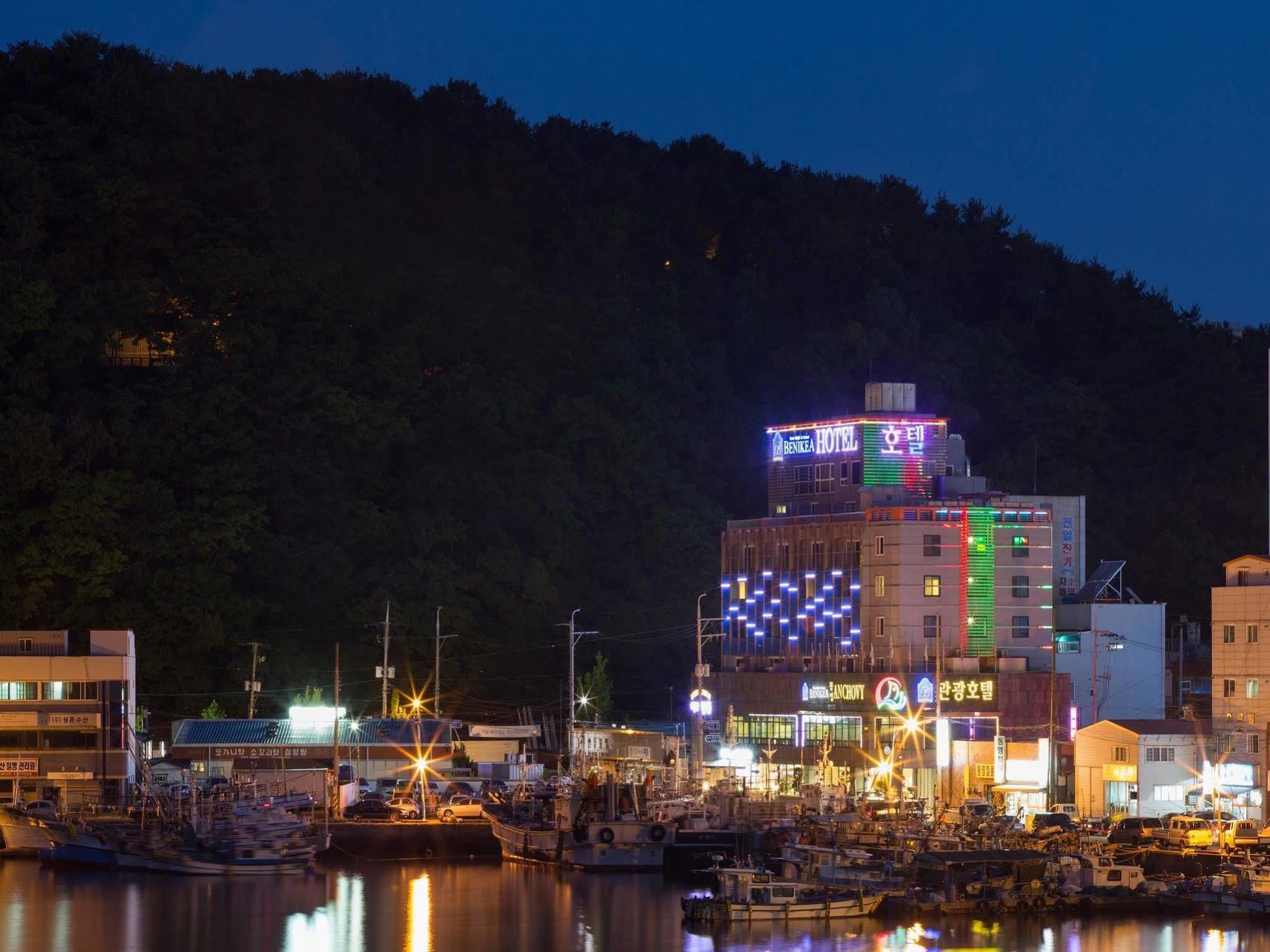 Tongyeong Anchovy Tourist Hotel Buitenkant foto