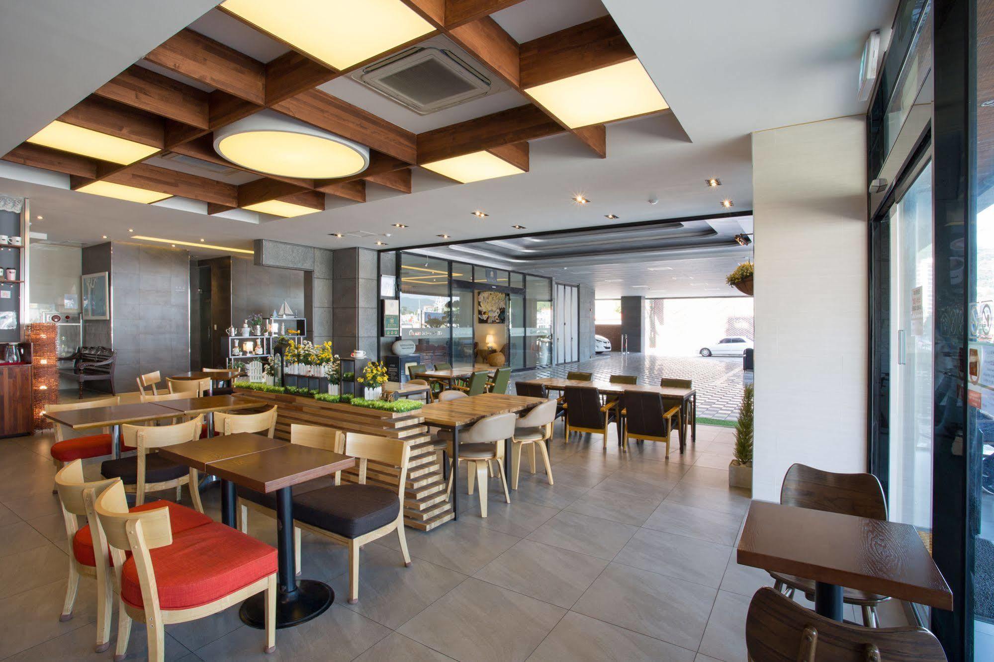 Tongyeong Anchovy Tourist Hotel Buitenkant foto